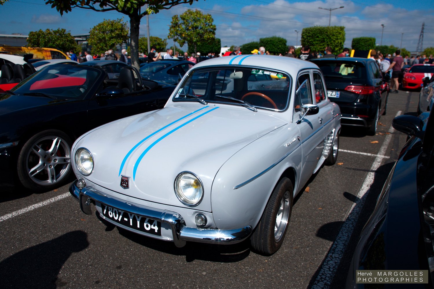 Renault Dauphine-01.jpg